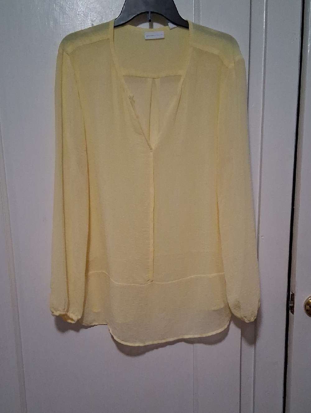 New York & Company Pale Yellow V-Neck Long Sleeve Blouse